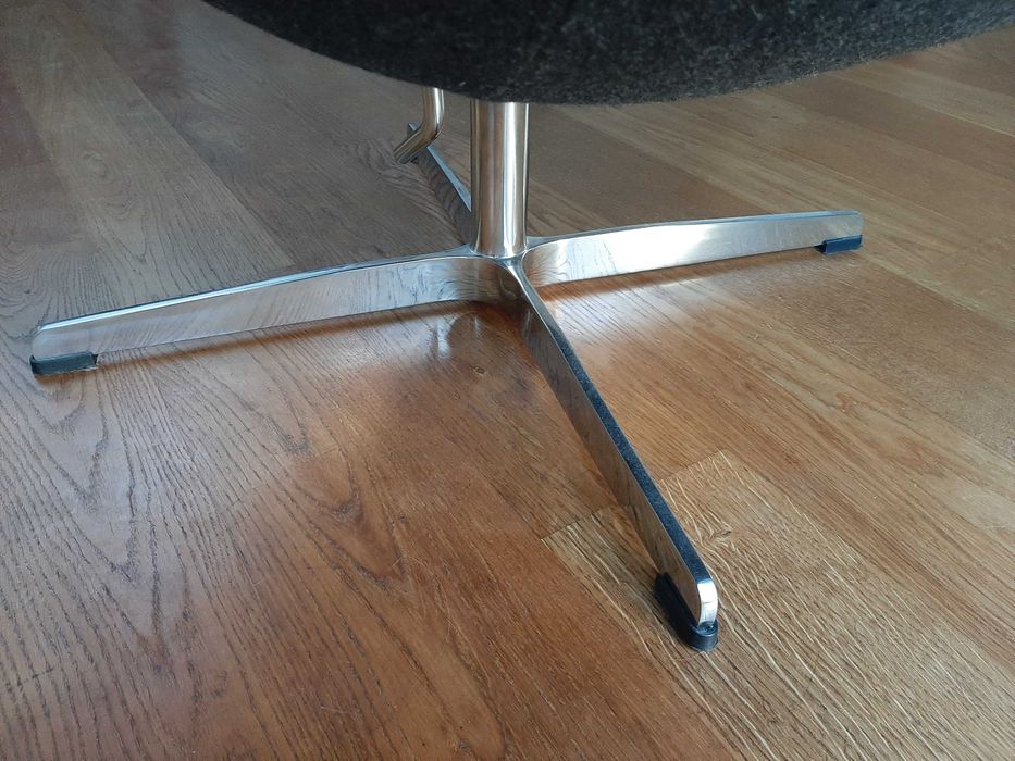 fotel obrotowy typu EGG