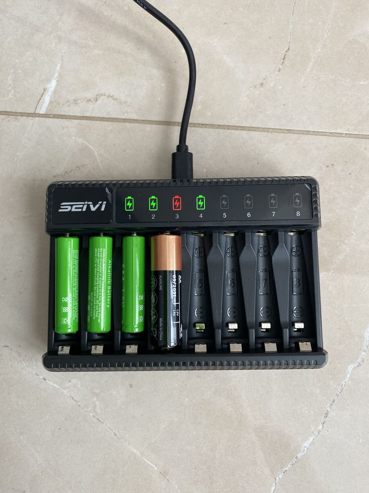 Інтелектуальний зарядний пристрій Seivi для акум. батарейок АА та ААА