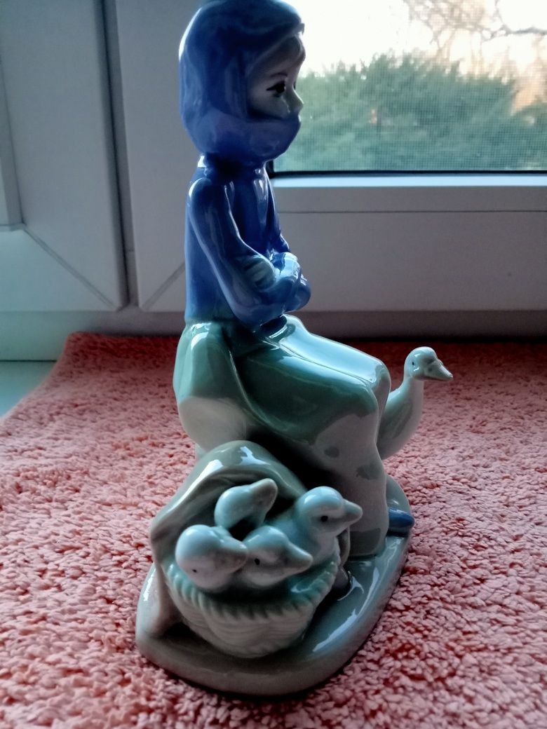 Figurka porcelanowa " gęsiarka"