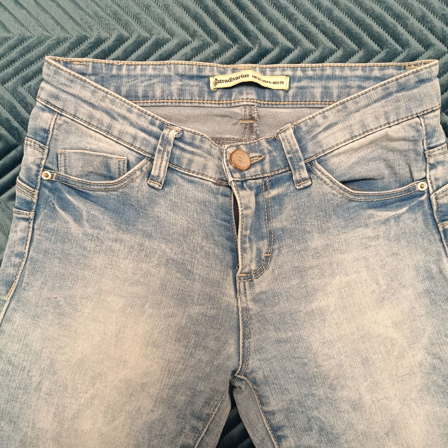 Jeansy Stradivarius