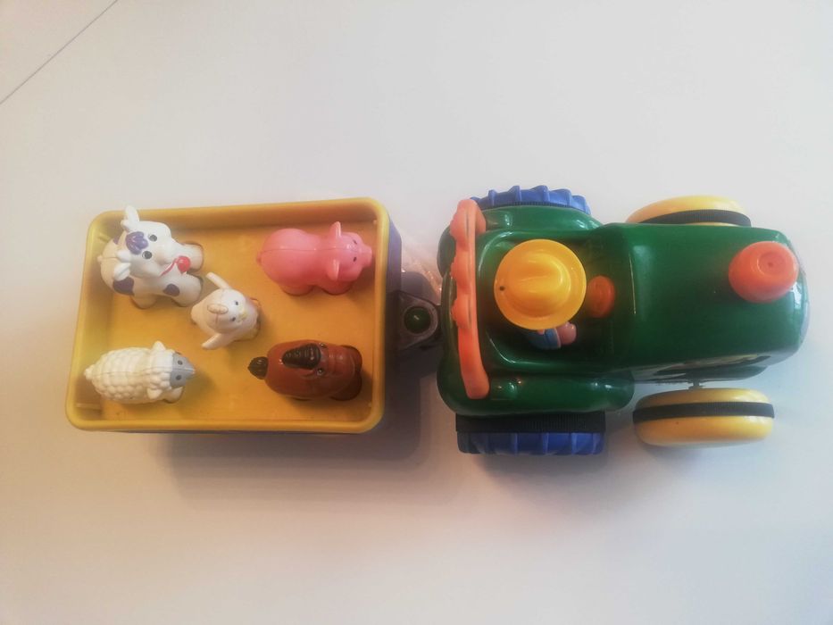 Traktor Dumel ze zwierzetami