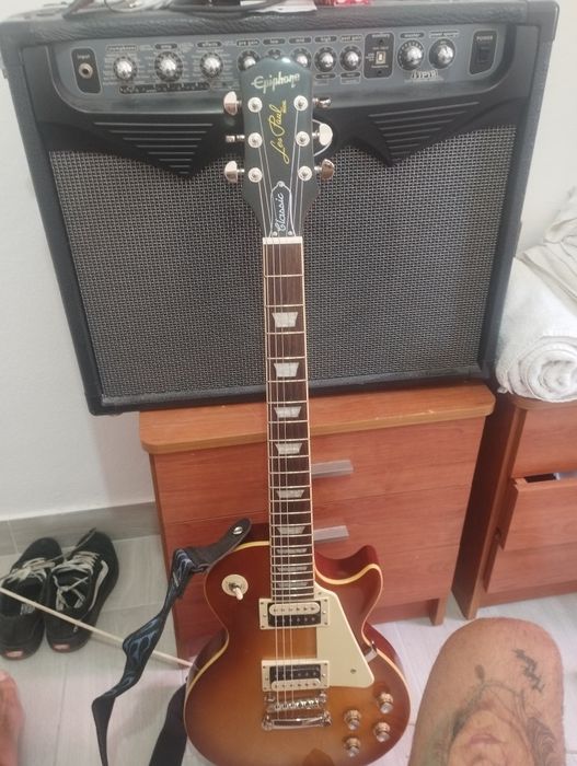 Guitarra ephiphone led Paul clássic e amplificador Peavey vyper 75 wat