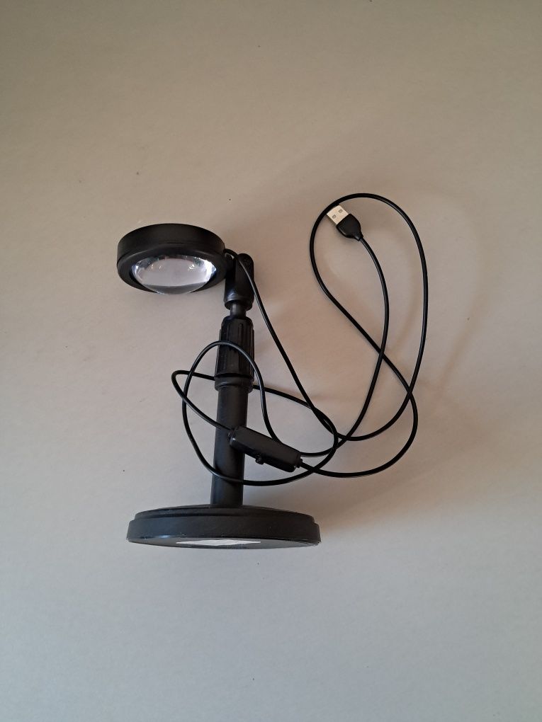 Lampa projekcyjna imitującą zachód słońca