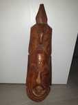 Estatuetas em Pau Preto em bom estado e bonitas para decorar espacos.