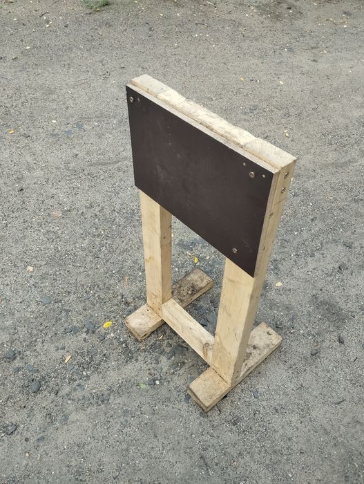 Stojak na silnik zaburtowy