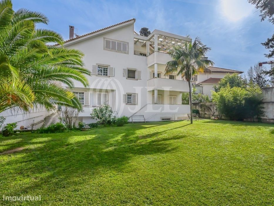 Moradia T10 com jardim, em Alvalade, Lisboa