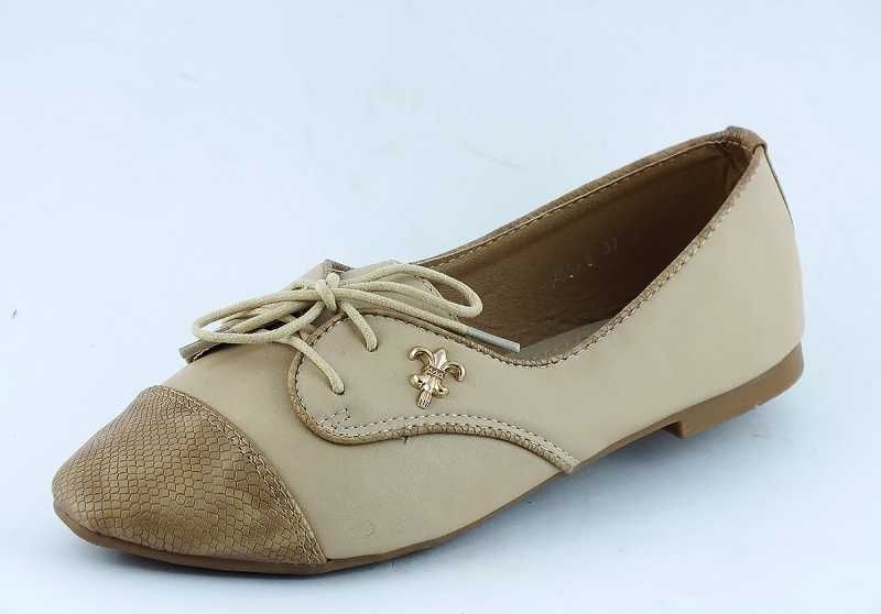 Туфельки на шнурках. Очень удобные. Размер 35.