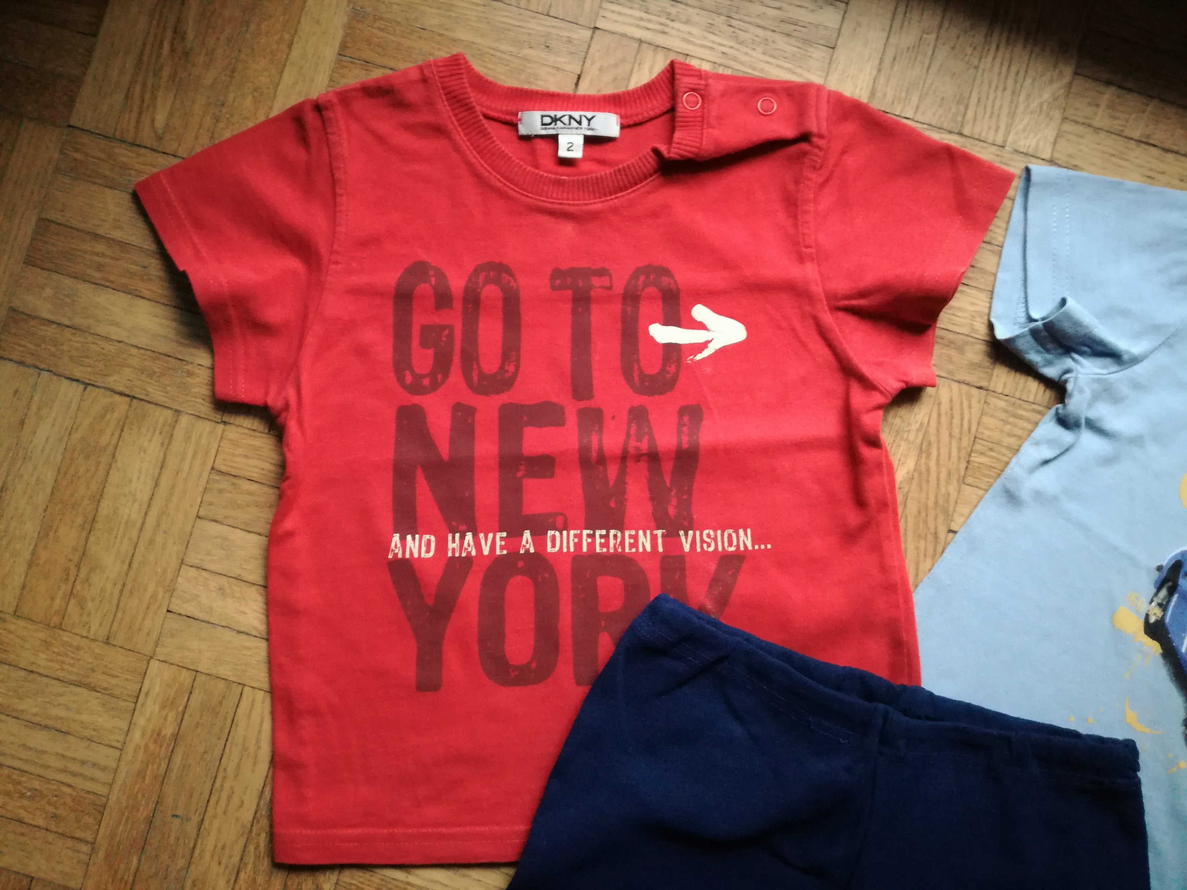 Komplet: dwa t-shirty (niebieski i czerwony) + granatowe szorty, r. 92
