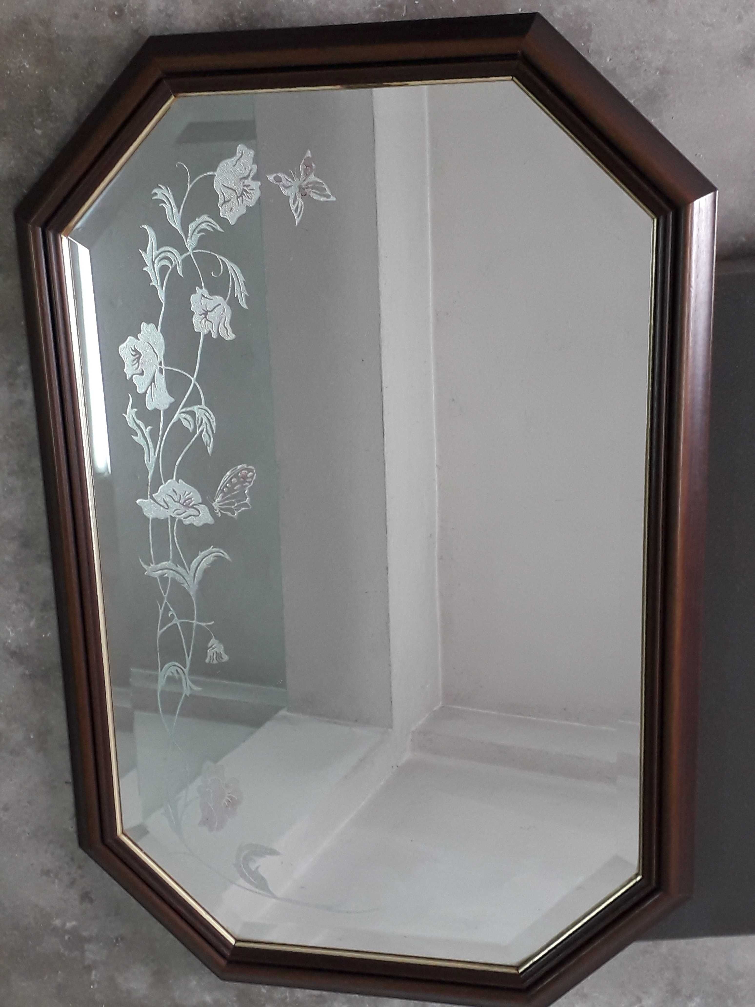 Espelho c/moldura em madeira cor escura, usado em belíssimo estado