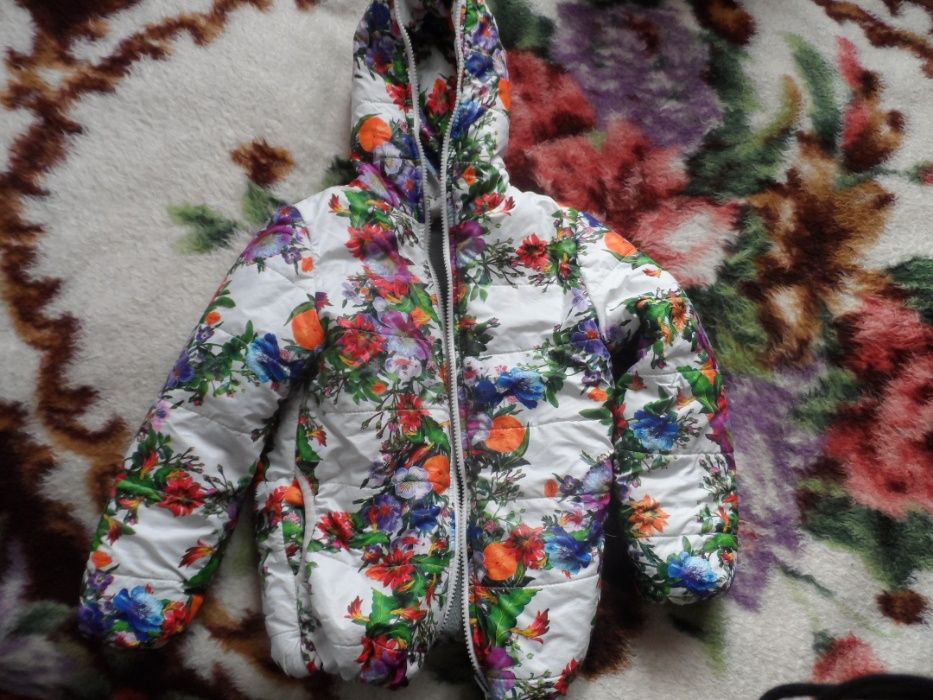 Продам курточку для дівчинки демі