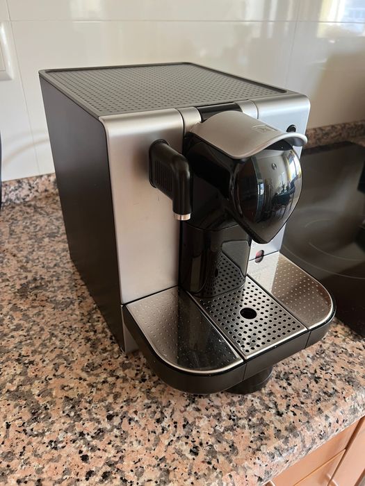 Máquina de café Nespresso Delonghi Latissima