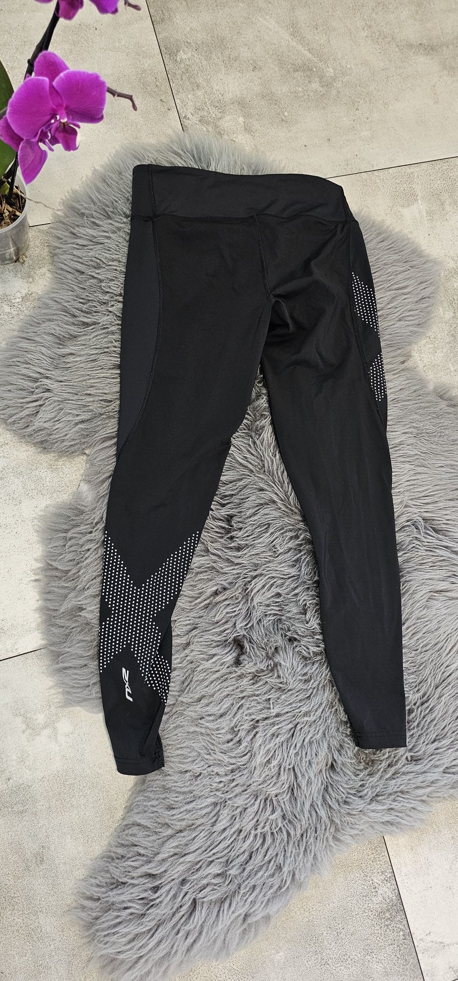 Legginsy getry 2xu czarne Rozmiar m 38