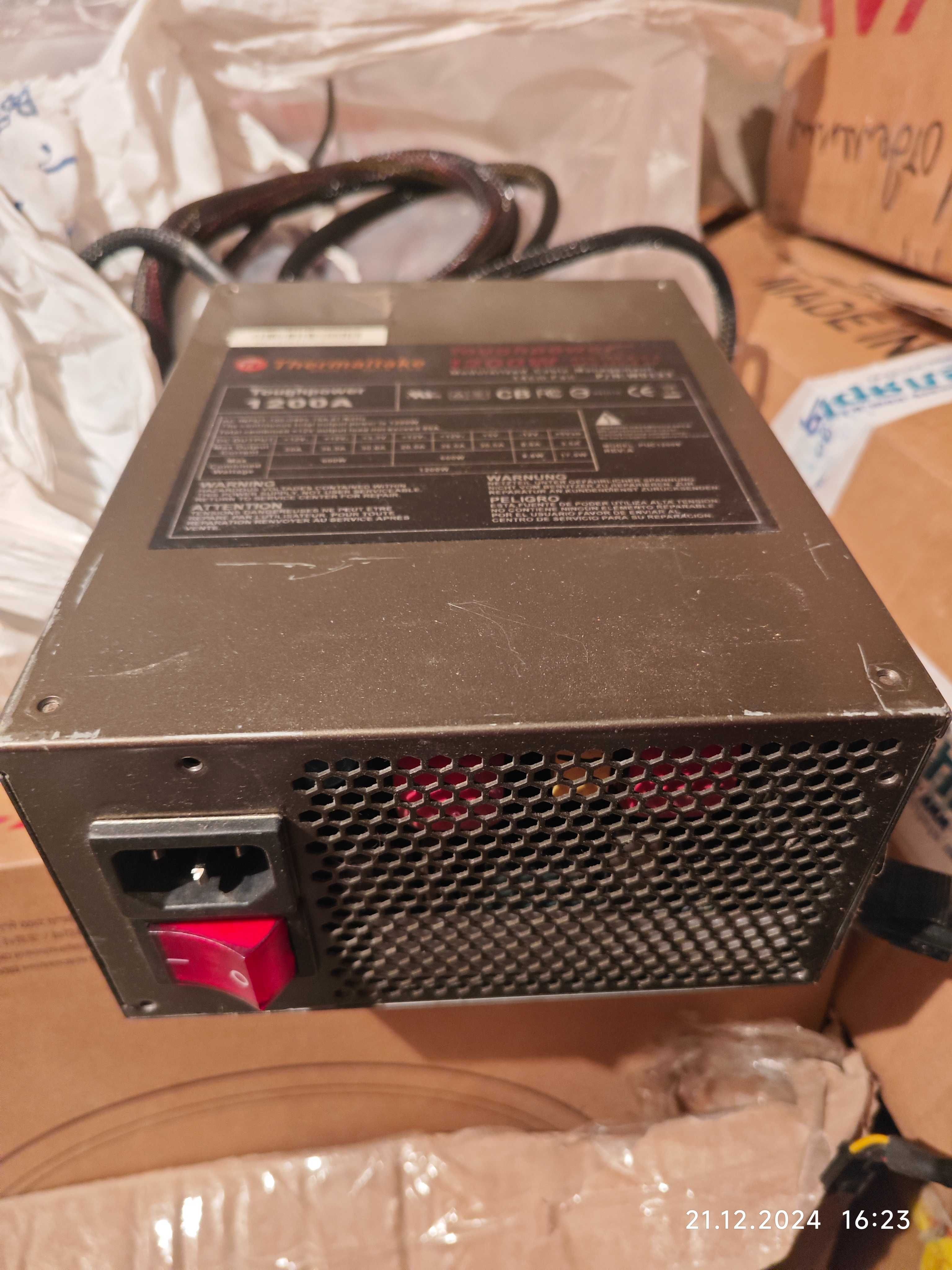Блоки питания модульные Thermaltake Toughpower 1000W/1200W