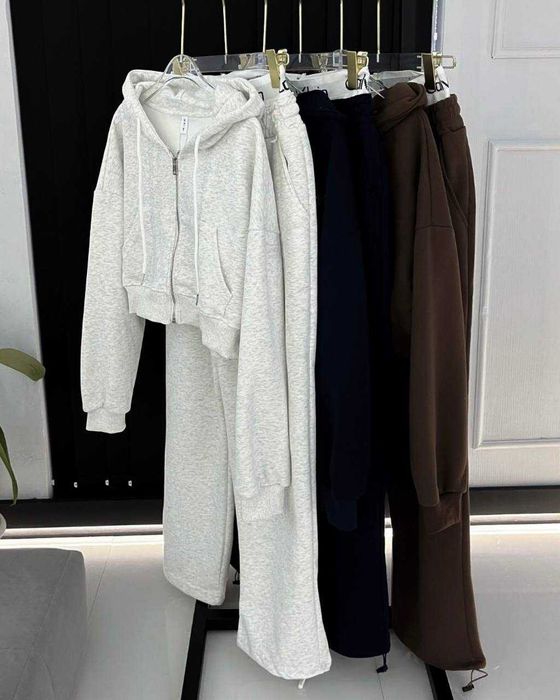 Спортивний жіночих костюм на флісі і з імітацією білизни