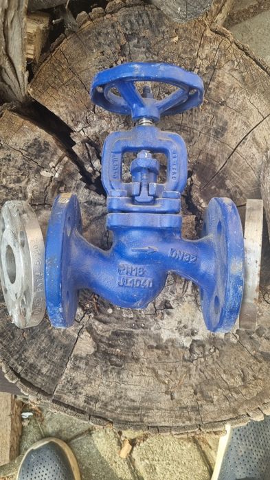 Вентиль чавунний фланцевий Zetkama 215 Ду 32