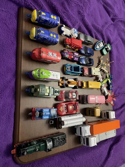 Паровозики і машинки металеві