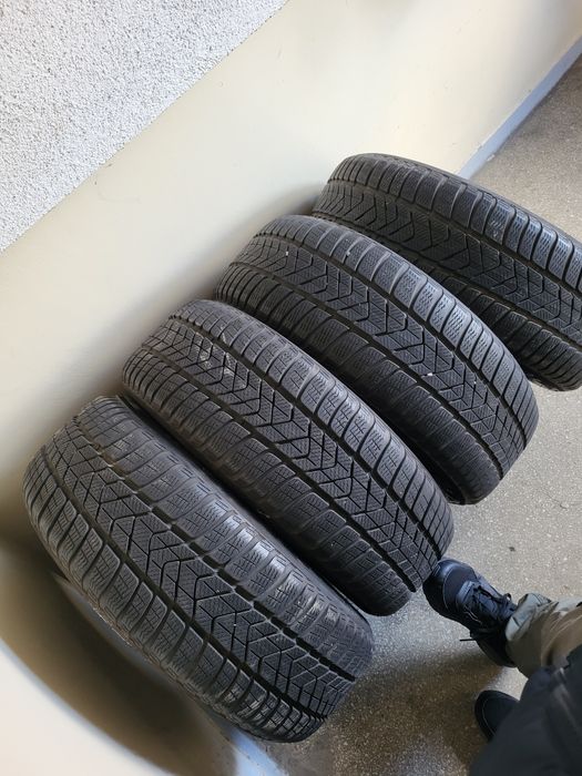 Opony zimowe 225/55 R17 Pirelli dot(3221) 4 szt.