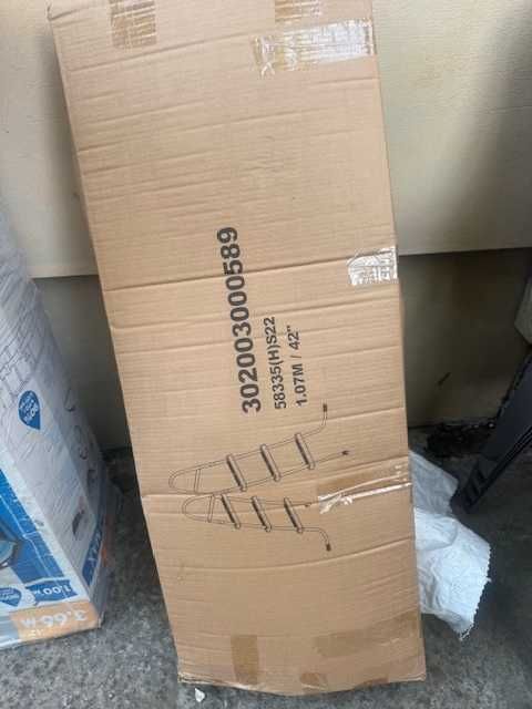 Продам новую лестницу для бассейна