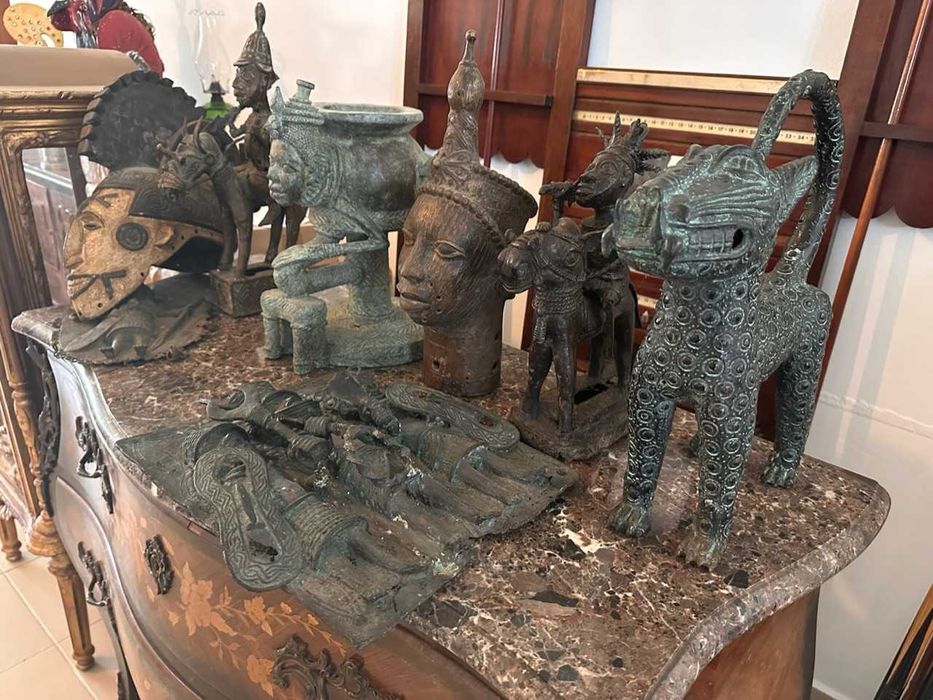 Raras e antigos móveis, arte, ouro, prata  terrinas loiça sacavém