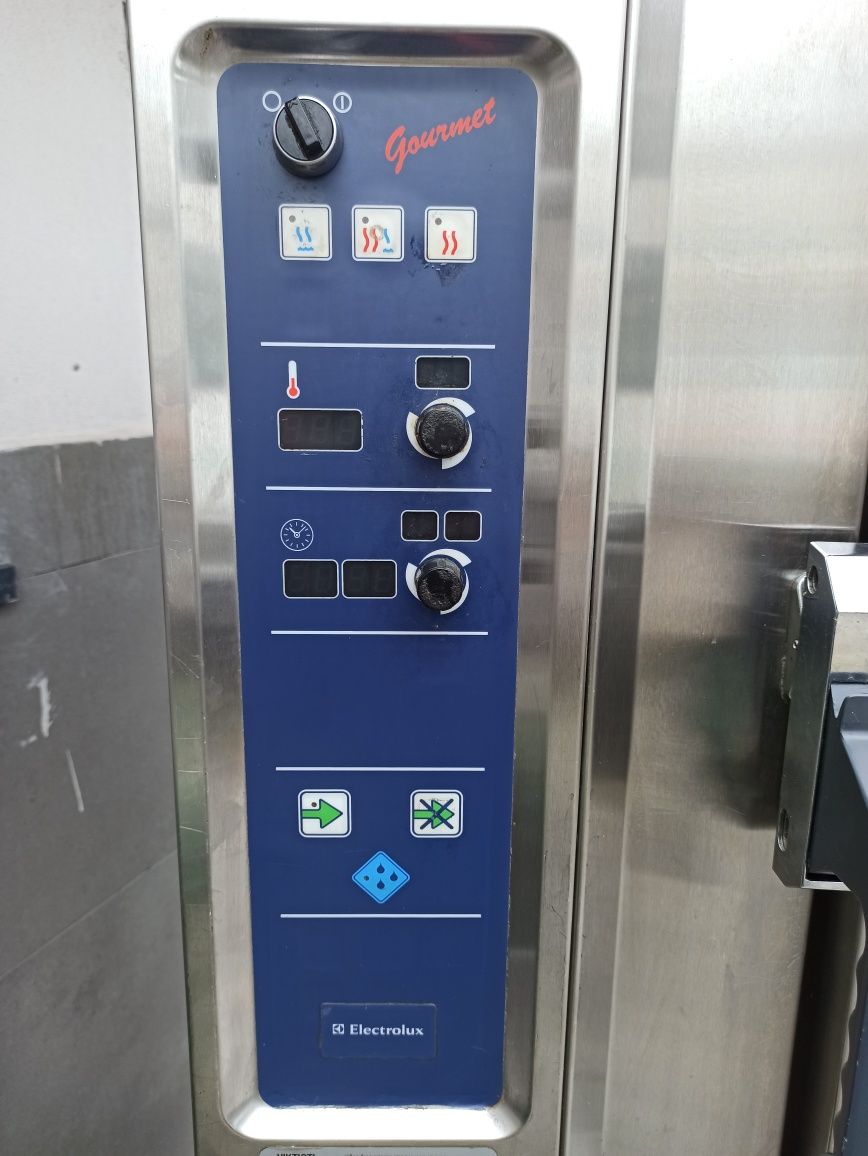 Piec konwekcyjno parowy Electrolux