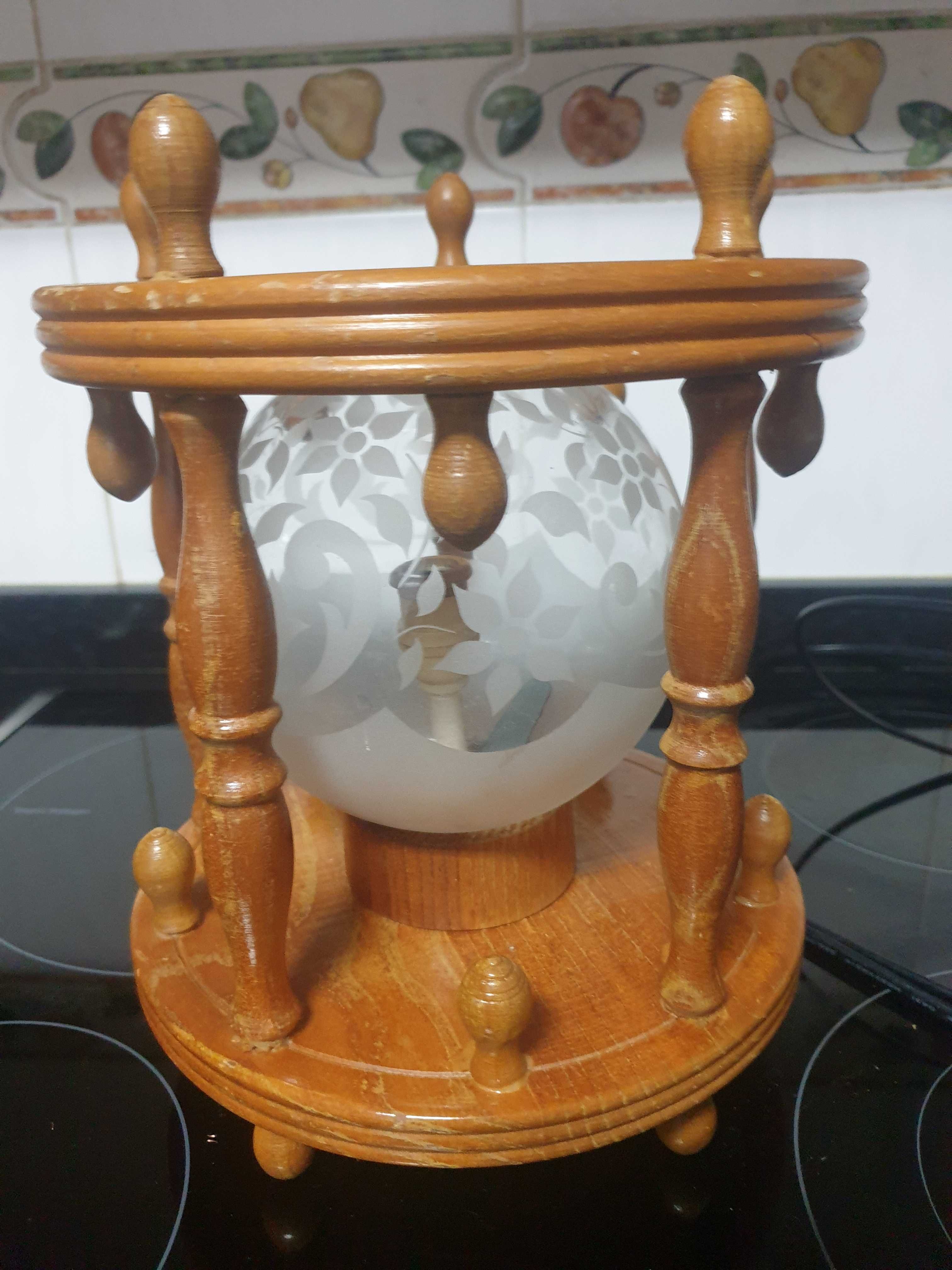 Candeeiro de mesa