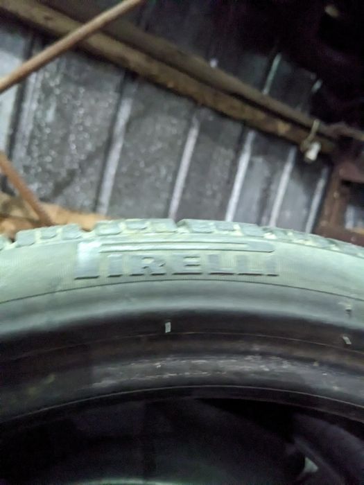 295/30R19 Pirelli