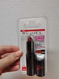 Batom vermelho Rimmel