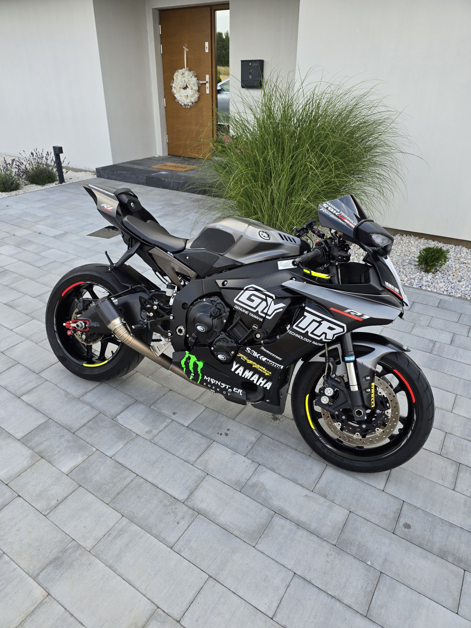 Yamaha r1 GYTR super stan