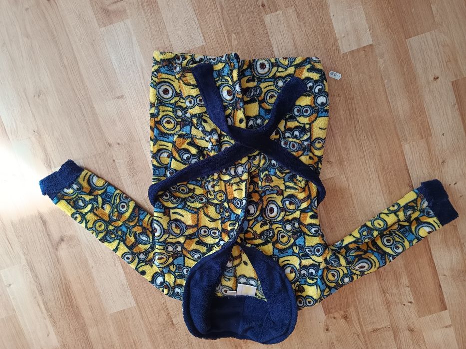 Nr316) szlafrok porannik Minionki 4-5 lat otulacz