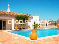 Propriedade com Piscinas e Privacidade no Algarve