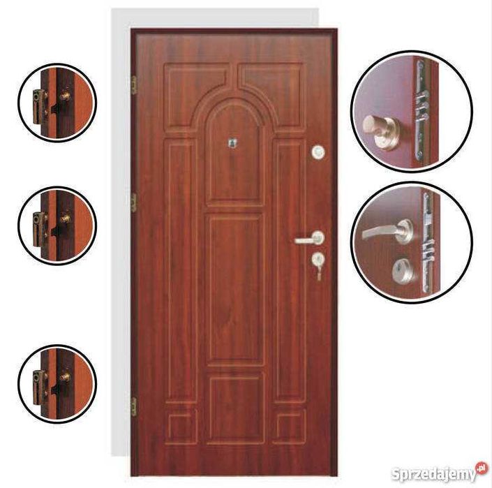 DRZWI WEJŚCIOWE drewniane i metalowe zewnętrzne z montażem
