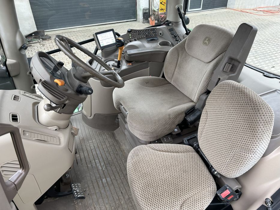 Трактор John Deere 6155R