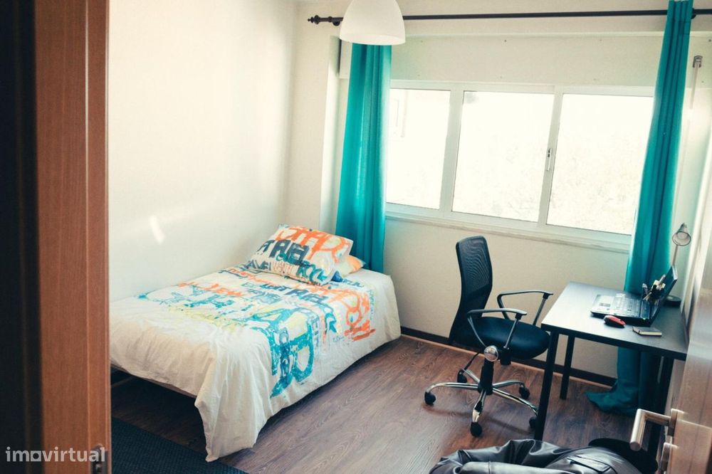 304730 - Quarto com cama de solteiro em...