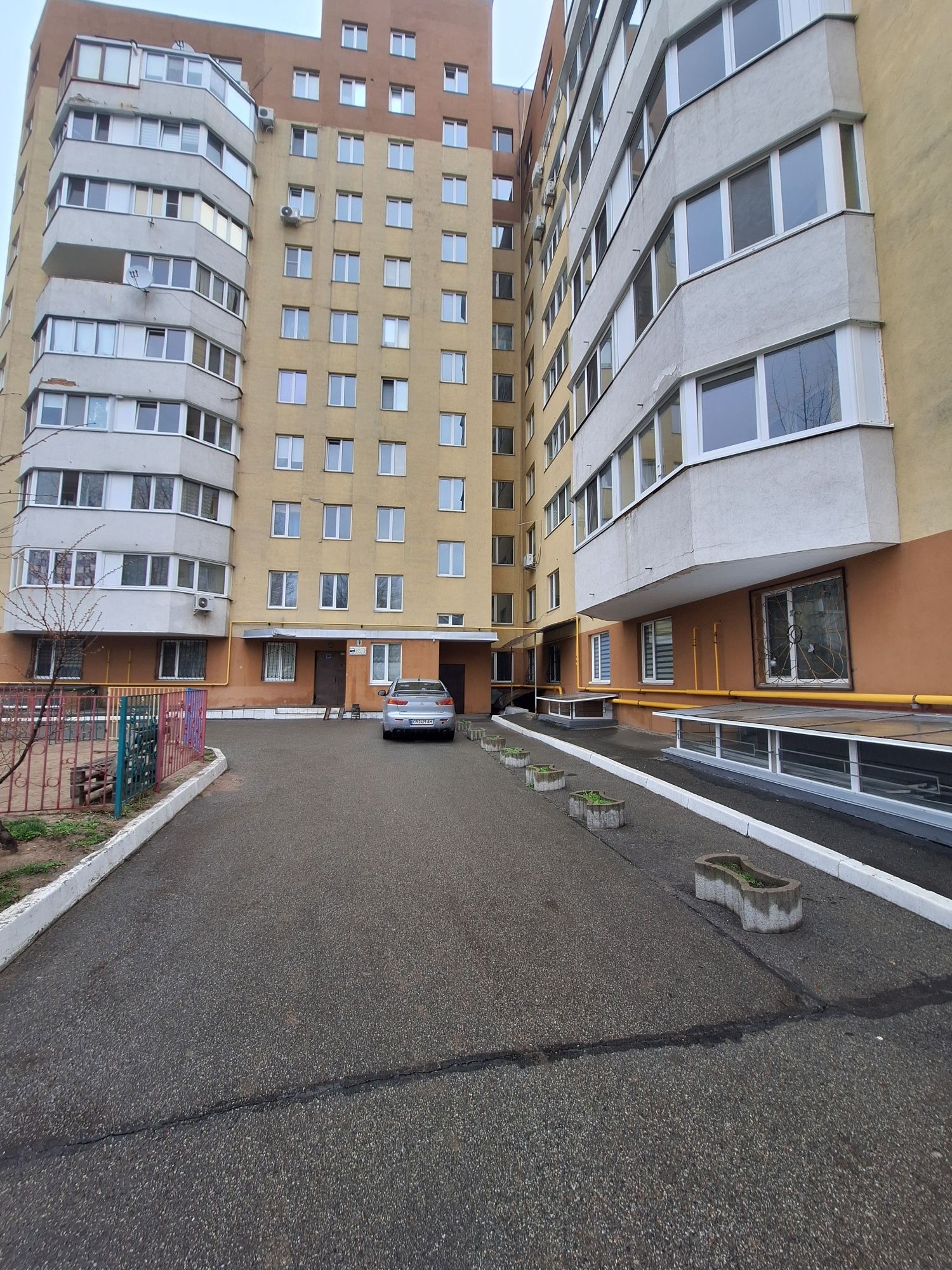 Продам  3 кімнатну квартиру вул. Левицкого