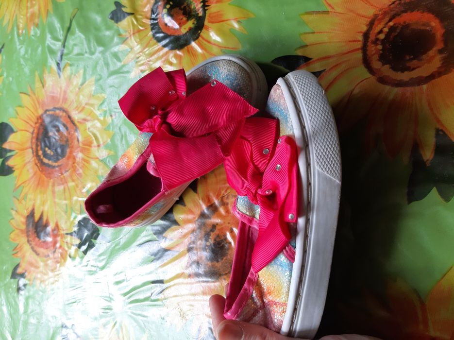 Продам кеди для дівчинки