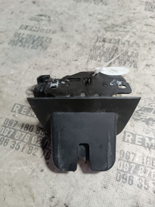 Замок кришки багажника ляди Audi A3 8P ауді