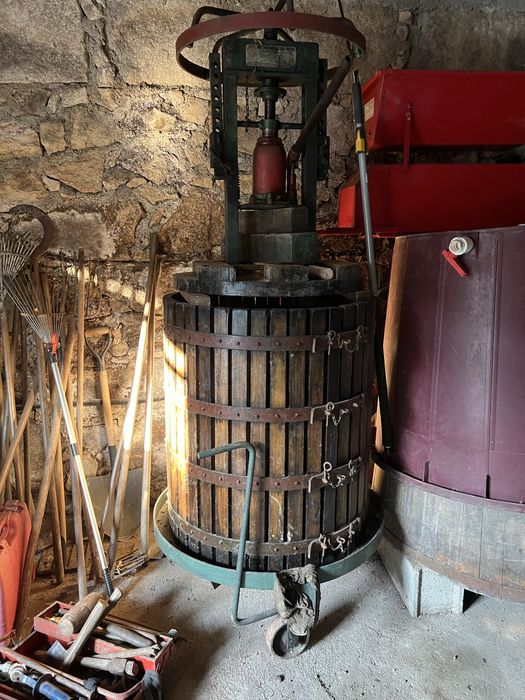 Relador eletrico, 2 baças, 1 prensa, uma maquina de sulfatar