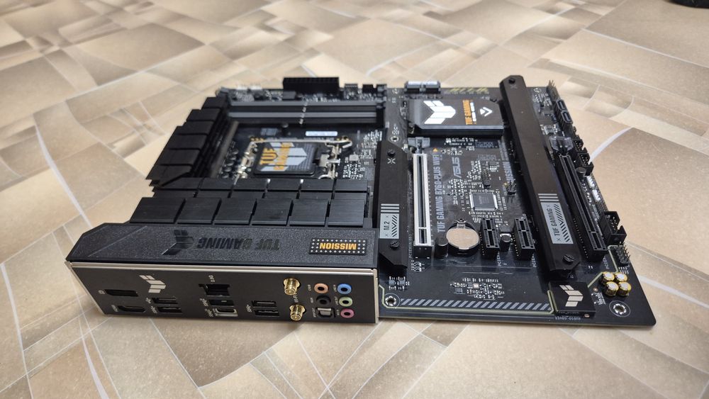 Материнська плата Asus b760-plus  wifi ddr5