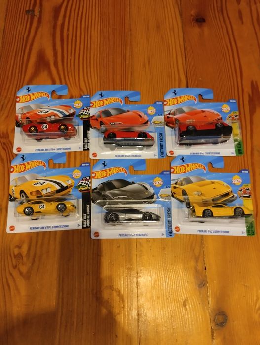 Mam do sprzedania trzy komplety Ferrari hot wheels.