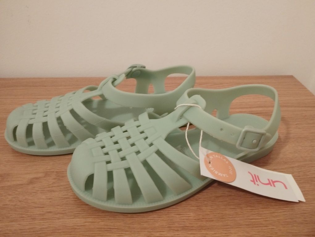 Sandálias Unit Shoes Novas - NR. 32