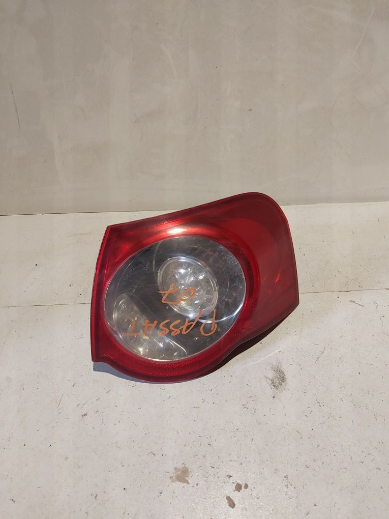Prawa tylna lampa vw passat b6 kombi prawy tył