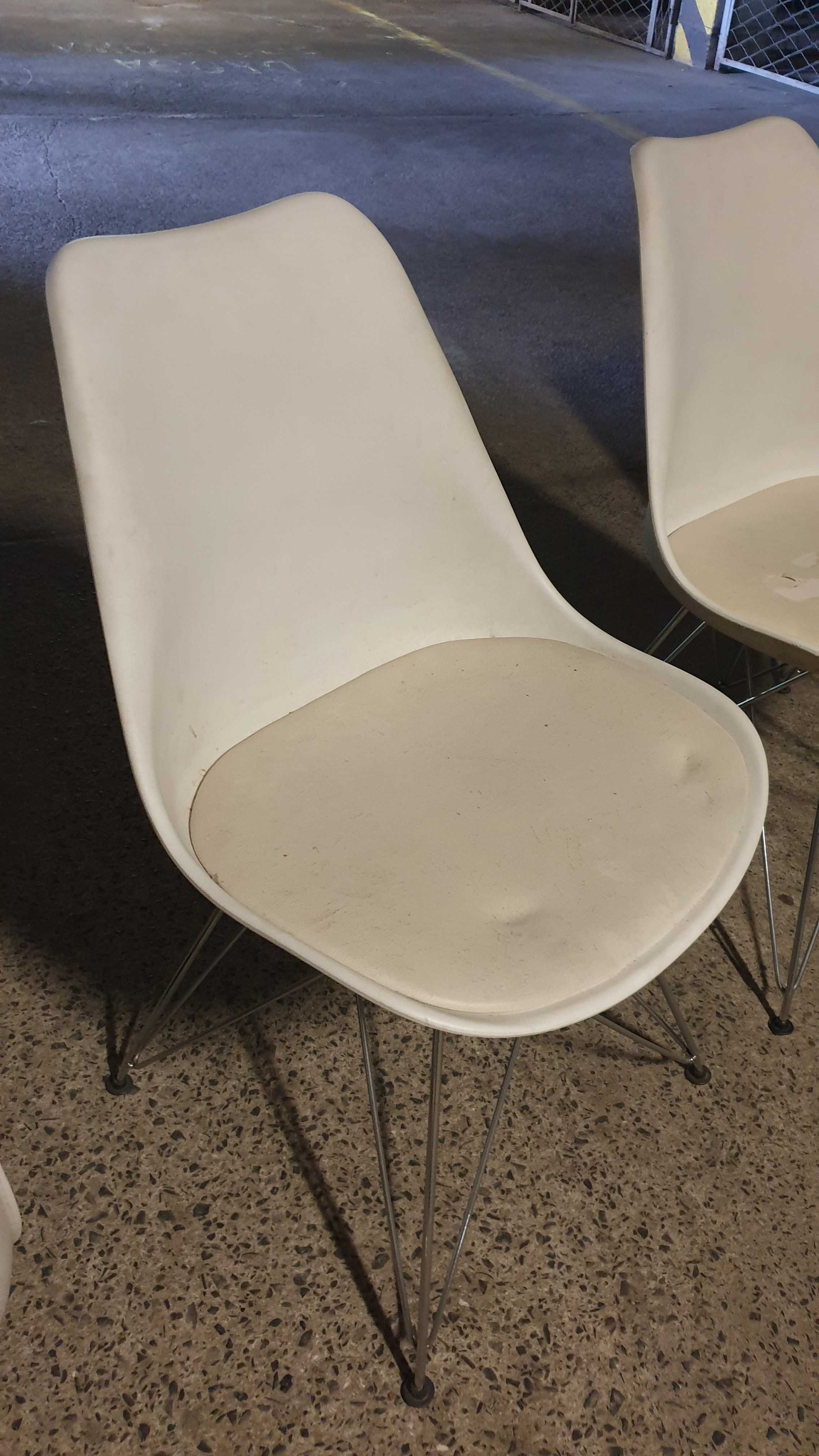 4 krzesła białe metalowy szkielet - nowoczesny design