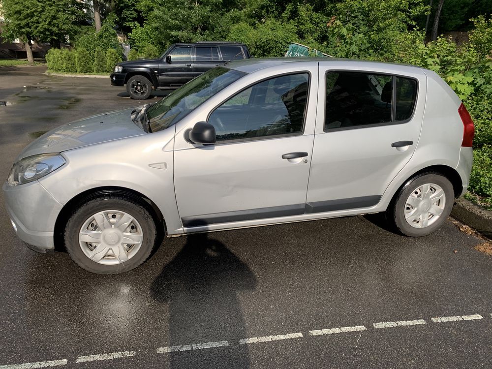 Продам Dacia Sandero 2012 года