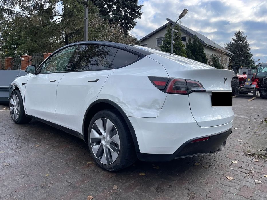 Tesla Y 2023 ROK_LIFT_Tylko 40.000 KM_Bogata wersja Panorama,Skóra,Navi,LED