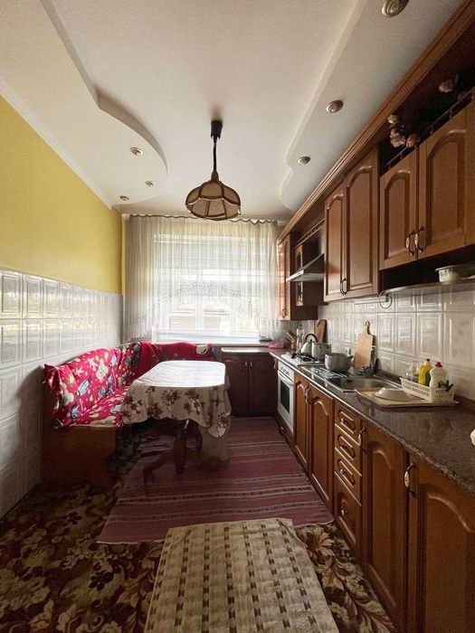 Продам великий будинок, Угорники