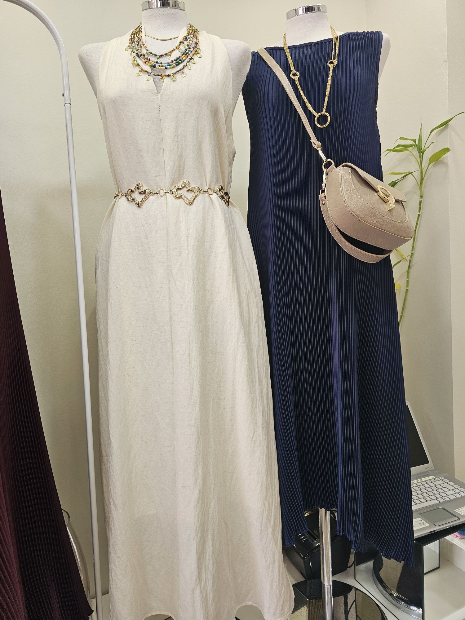 Bustos de senhora com base incluida