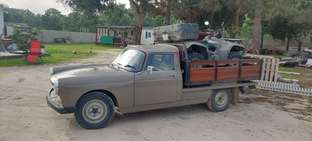 Peugeot 404 em bom estado