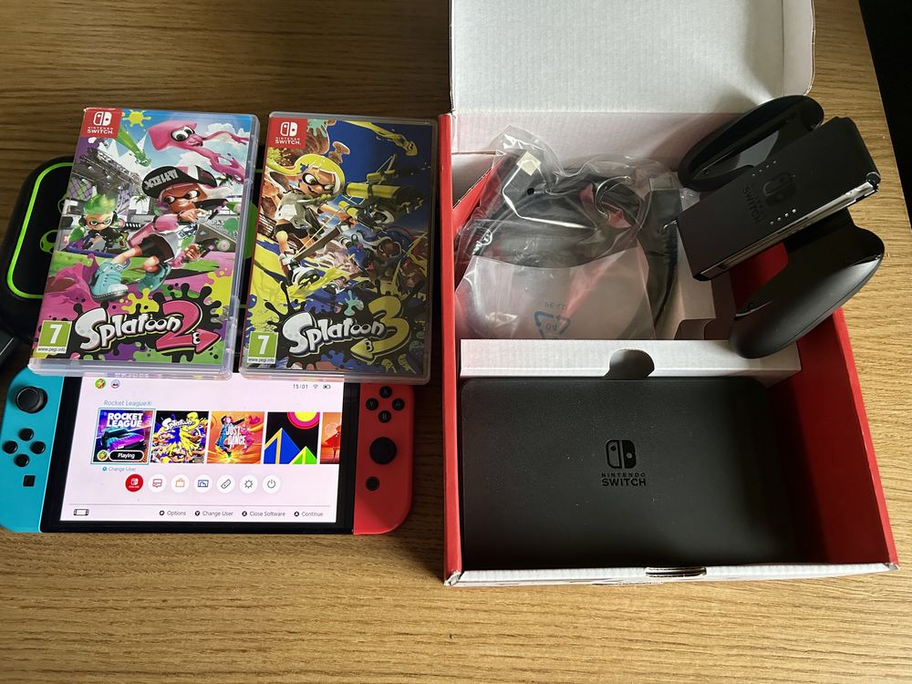 Nintendo  Konsola Switch OLED + Case + Gry