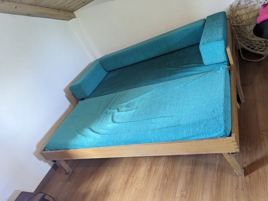 Sofá cama, pode fazer 2 camas de solteiro, em óptimo estado.