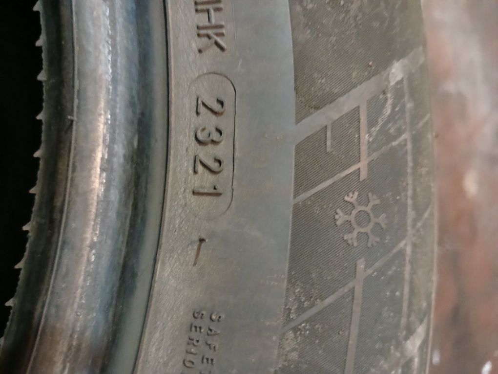 Продам два ската 215-65-16.зимние